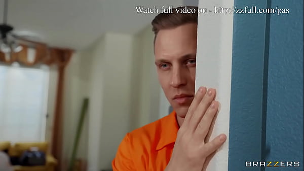 Nonton Break Out, Get In / Brazzers thumbnail