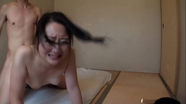 旦那にはふだん見せることのない大胆な姿をバッチリ撃殺！ thumbnail