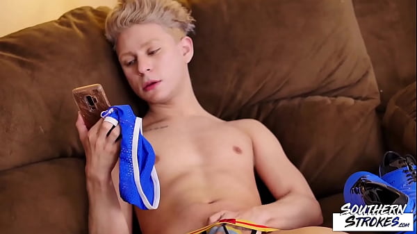 Naughty Amateur Jerks Off And Fingers thumbnail