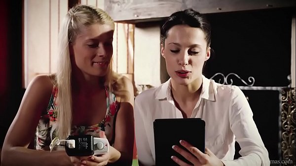 Sweet Cat Gets Her Pussy Eaten thumbnail