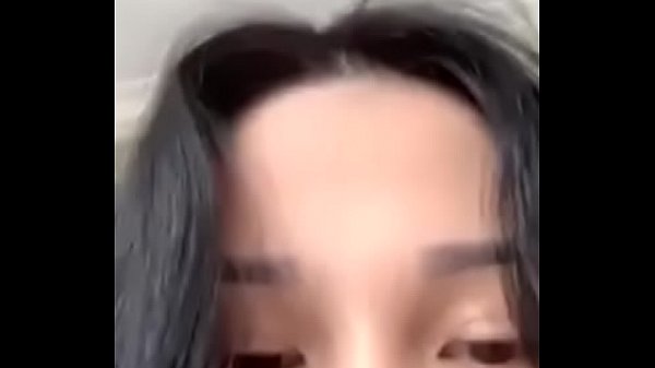 Ella Una Chica Mostrando Nosotros Su Culo 