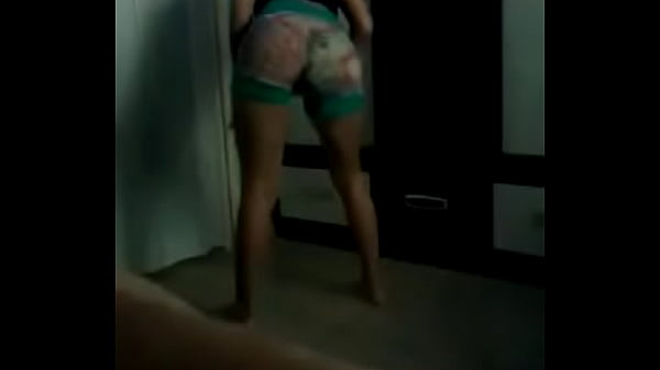 Nonton Putinha Dan&ccedil;ando Funk Short Guloso thumbnail