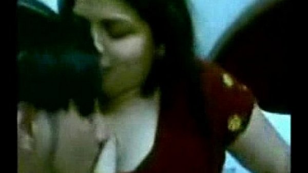 Indian Cute Kerala Wife Gives Bj To Hubbys Small Dick In Saree - thumbnail