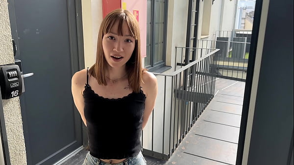 Neighbor Gave Me Her Vagina as a Welcome to the Building – Kate Quinn