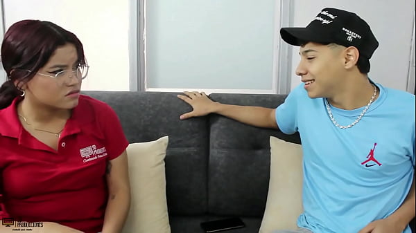 Hermosa Brunete Es Follada Por La Gran Polla Negra De Su Cachondo Hermanastro thumbnail