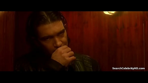 Nonton Rebecca Romijn In Femme Fatale 2003 thumbnail