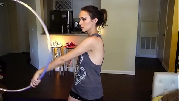 Nonton Hoop Girl - Titts Shake Dance thumbnail