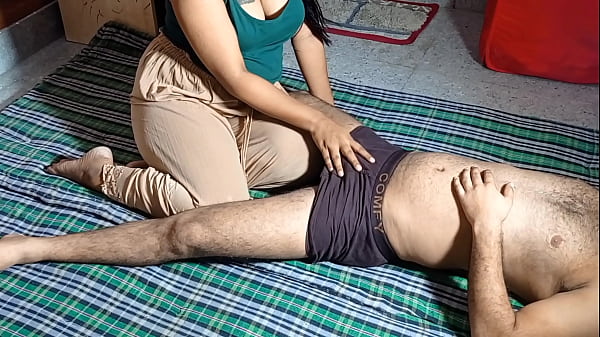 Nonton हार्नी भाभी ने पति से जबरदस्ती चुदवाया thumbnail