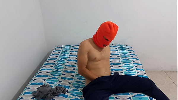 Macho Calenton Se Toca El Pene Para Sentir La Falsa Sensacion De Sexo thumbnail
