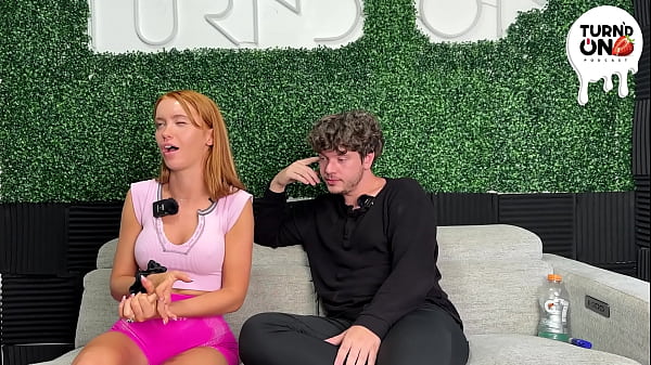 Nonton Zoey Luna Fucking In Tesla Autopilot thumbnail