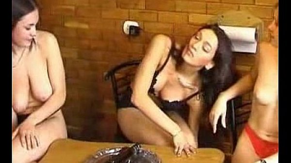 Nonton Spin The Bottle Strip thumbnail