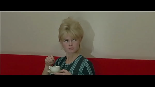 Nonton Brigitte Bardot In Contempt (1963) thumbnail