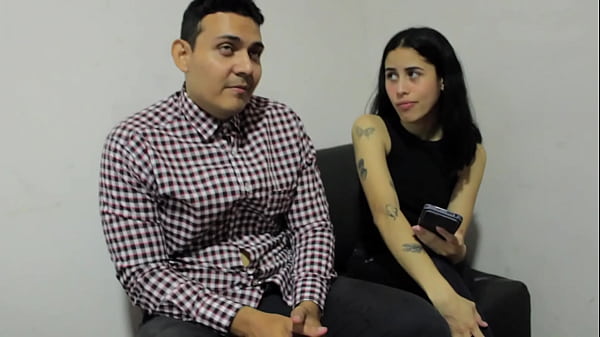 Rubia Tatuada Se Folla A Su Novio Nerd Por Primera Vez Sin Condon Y &eacute;l Se Corre Dentro De Ella. Porno En Espa&ntilde;ol thumbnail