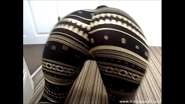 Nonton Gold Black Leggings thumbnail