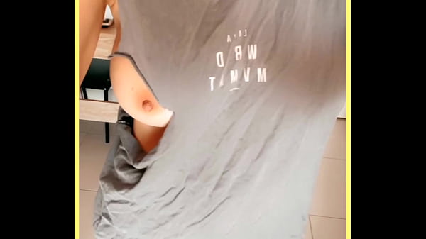 Nonton Milf Gets Exposed thumbnail