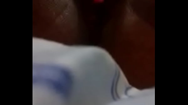 Morena na siririca