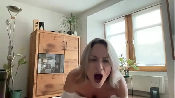 Horny Moring Pussy Play In Live Show thumbnail
