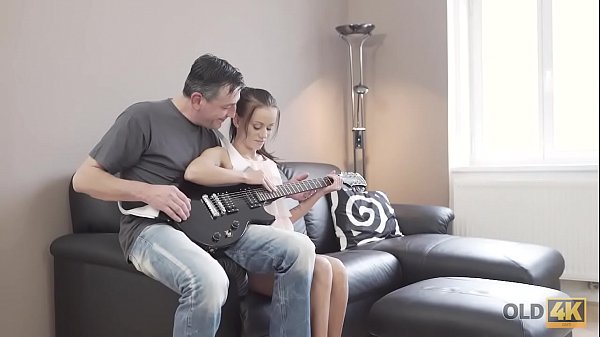 Nonton Old4k. Guitar Hero thumbnail