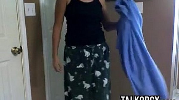 Nonton Stripping And Rubbing Oil On Her Body thumbnail