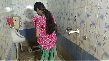 Nonton Desi Bhabhi Gives Mind-blowing Blowjob Before Getting Fucked Hard By Devar In Bathroom thumbnail