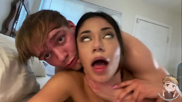 Petite Latina Girl Hooks Up With Her Favorite Dick thumbnail