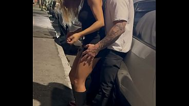 Olha o que esse macho faz comigo seu corno Encontrei hotwife muito gostosa na balada levei a safada para o carro e fodi a casada na frente do marido corno