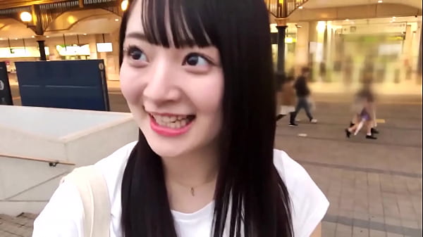 今回は都内から来てくれた&ldquo;すず&rdquo;ちゃん19歳をご紹介。パッと見からもわかるプニプニっ子。さらに目線を下げるとそこには大きな胸が！ thumbnail