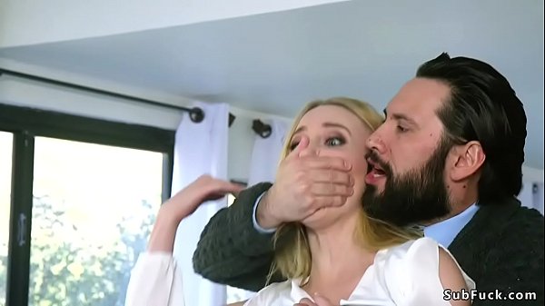 Nonton Real Estate Agent Tommy Ties Hot Blonde Riley Reyes And Used Her As A Bargaining Chip For Home Buyers Who Double Penetration And Gangbang Fucked Her In Bondage thumbnail