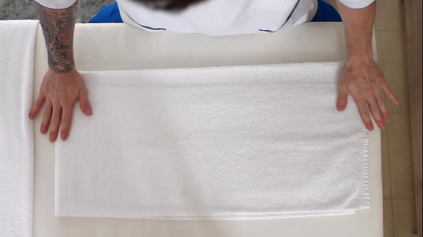 Nonton Skye Young Creampied After Fucking With Masseur - Trailer thumbnail