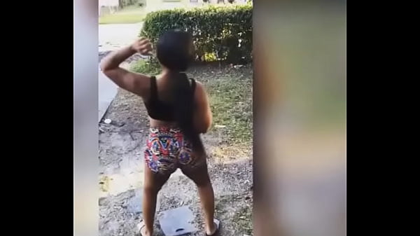 Nonton Throw Dat Azz In A Circle thumbnail