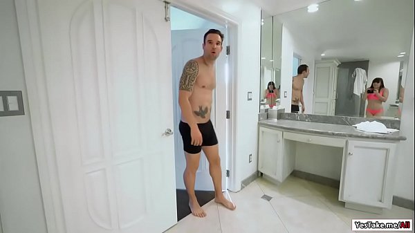 Nonton Ali Sneaks Into Her Neighbors Condo And Finds Her Getting Fucked. The Guy Saw Ali And Followed Her. It Seems That He Is Not Satisfied May Be Ali Can. thumbnail