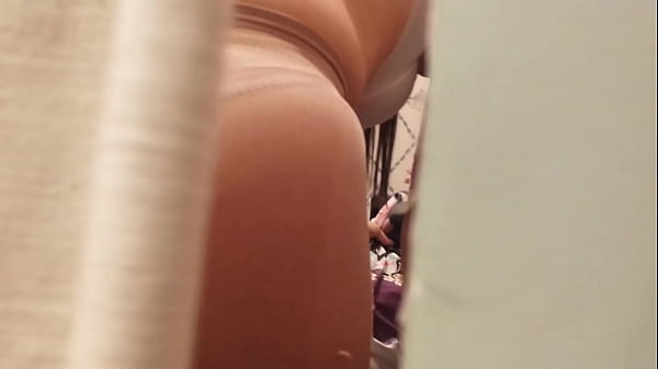 Nonton Changing Room Voyeur thumbnail