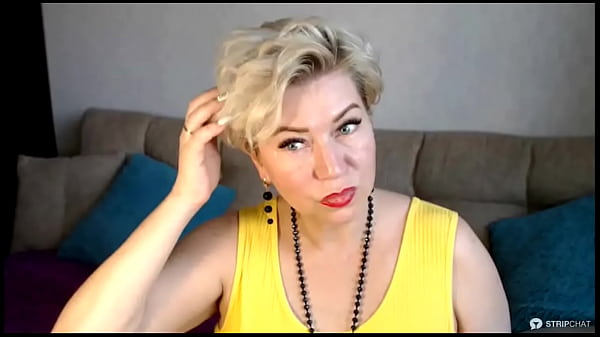 Sexy mature lady in a yellow dress spreads her buttocks and fucks herself with a dildo! 