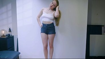 Nonton Julia Is Offering Up Her Ass! thumbnail