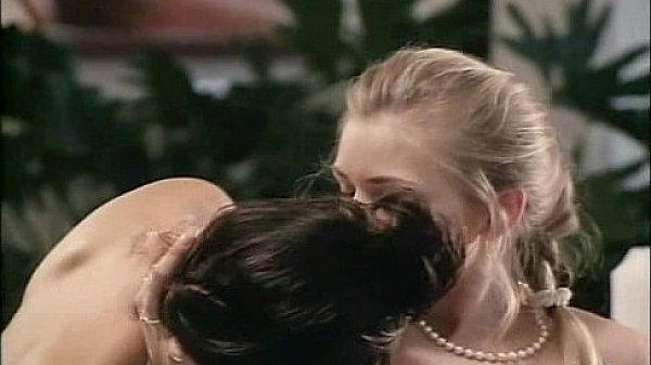 Nonton Jenteal And Friend Take A Bath Together While Their Maids Watch thumbnail