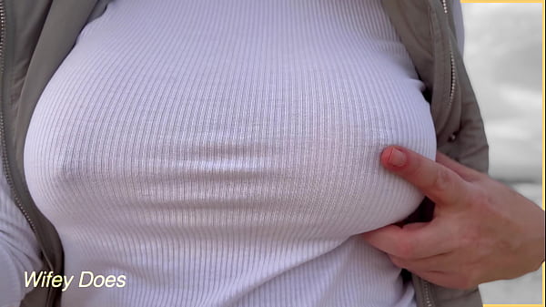 Milf No Bra In Exhibitionist Dare thumbnail