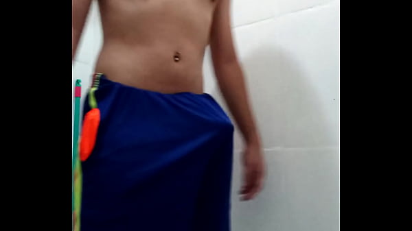 Batendo Punheta No Banheiro thumbnail