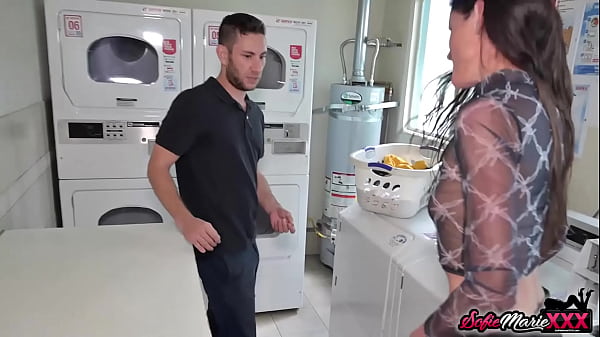 Nonton Cougar Fucked By Amateur Stud After Bj thumbnail