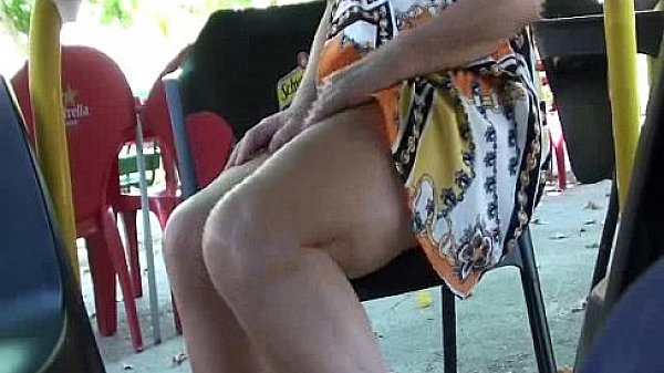 Nonton Public Upskir In The Cafe.wmv thumbnail