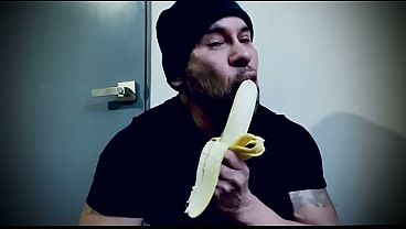 Chacal mexicano acepta hacer porno gay a cambio de algo de dinero