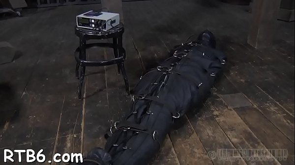 Upside Down Babe Gives Oral Pleasure thumbnail