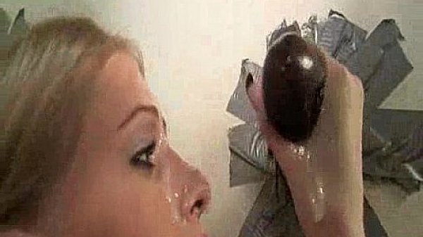 Swallowing cum at a glory hole 
