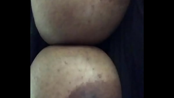 Nonton Huge Tits thumbnail