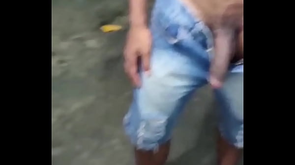 Play MP4 - ze droguinha mavambo pauzudo Brigou com a mulher e veio gozar com o viado