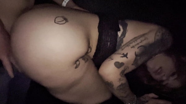 Play MP4 - Colocou o pau mole na cabine da casa de swing e adivinhem s&oacute; o que aconteceu