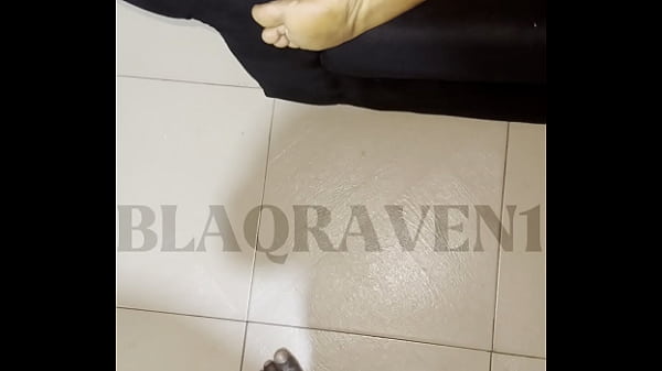 Nonton Wakes Up And Gets Breakfast thumbnail