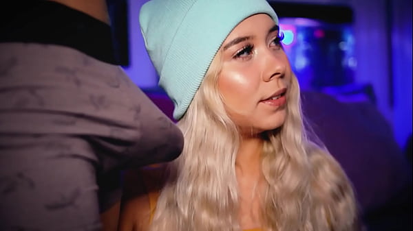 Nonton Blonde With A Pretty Face Is A Little Devil Who Seeks To Make Her Boyfriend Horny On Webcam Transmission thumbnail