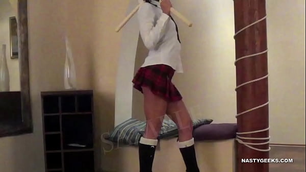 Nonton Geeky Anastasiya Loves To Play For You thumbnail