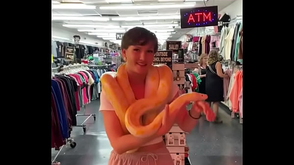 I love BIG snakes!! Comment your snake