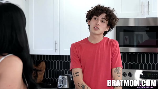 Nonton Stepsons Sexual Duties thumbnail